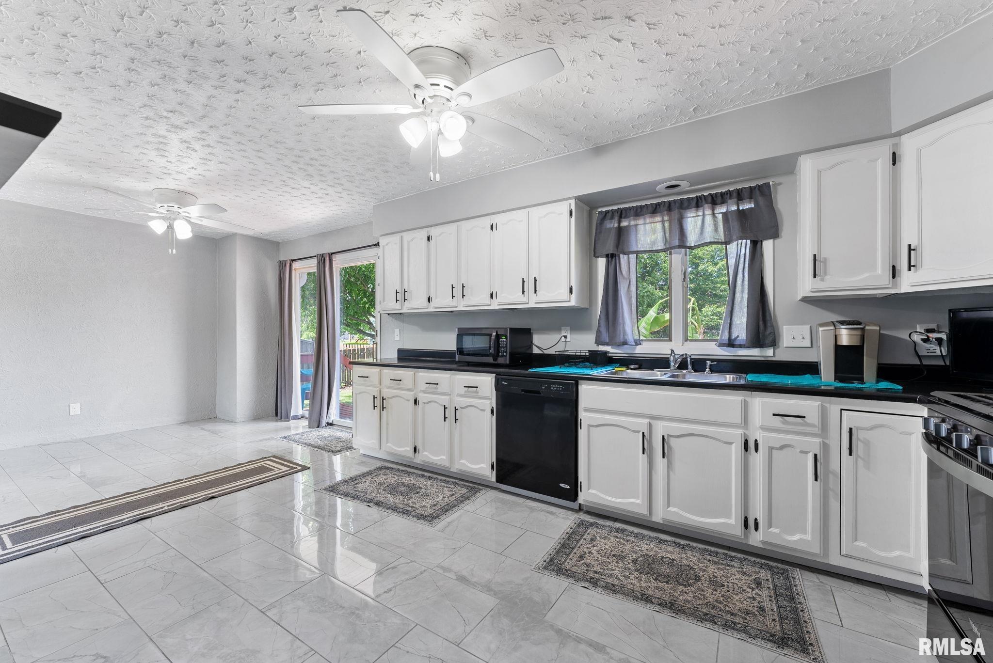 1409 10th Avenue Viola, IL 61486 - Photo 9 of 24