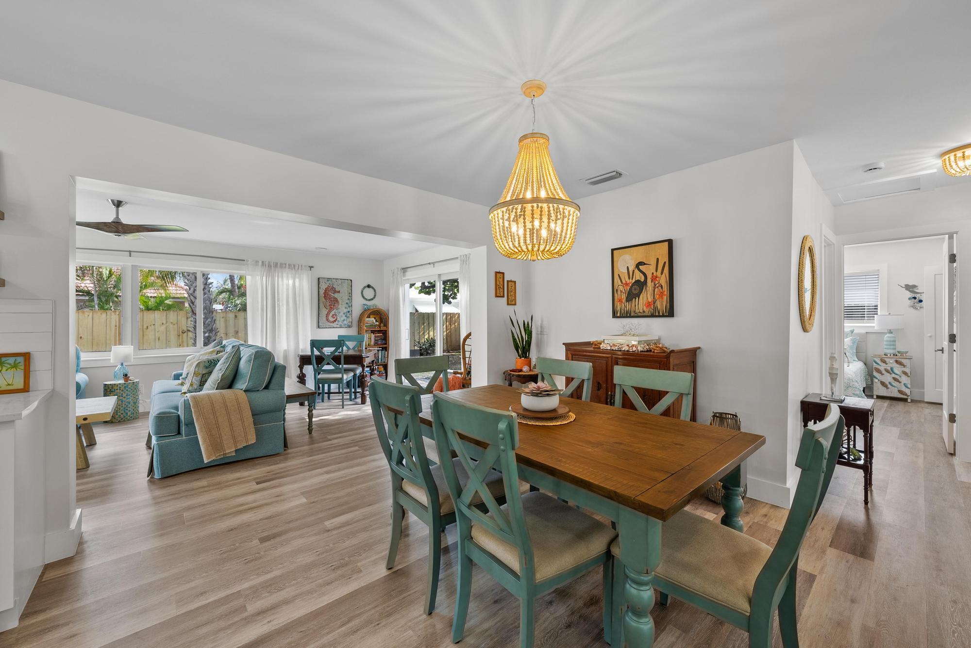 517 Gulf Road North Palm Beach, FL 33408 - Photo 17 of 59 a view of a dining room with furniture and a window