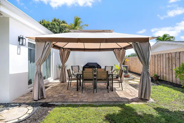 view of city and green space