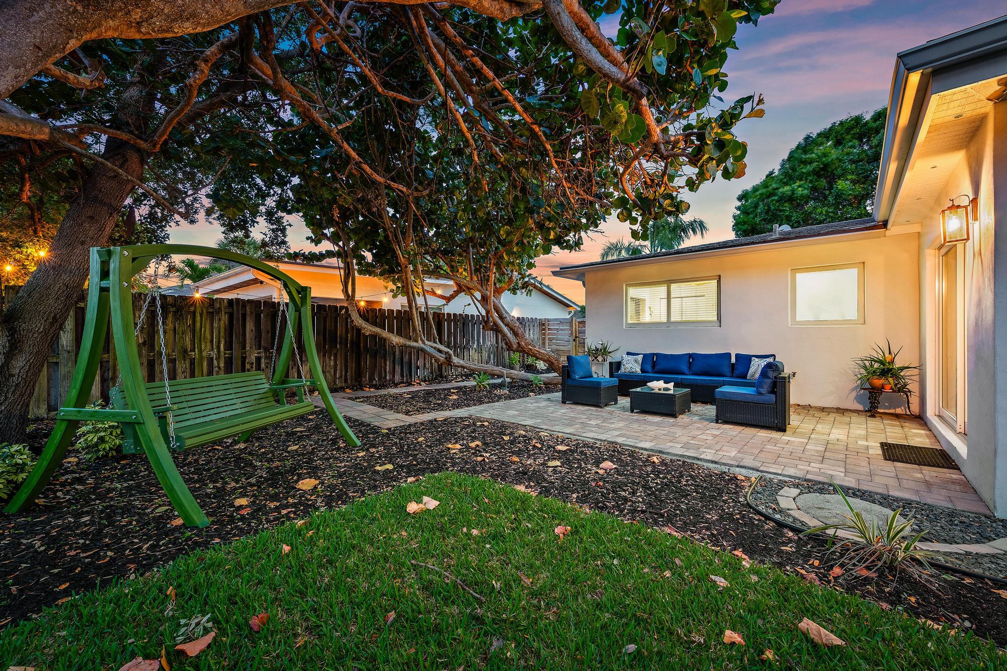 517 Gulf Road North Palm Beach, FL 33408 - Photo 36 of 59 a view of a house with backyard and a tree