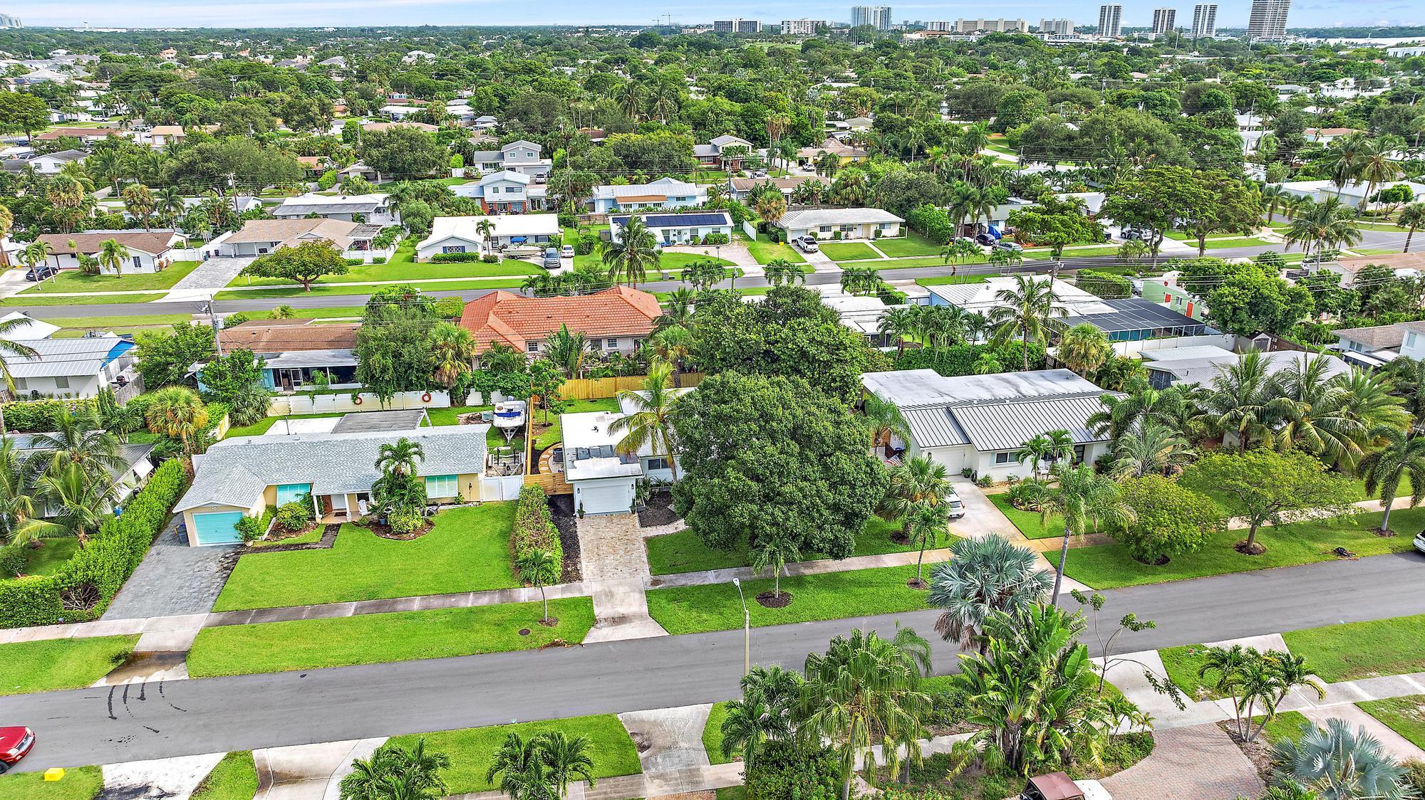 517 Gulf Road North Palm Beach, FL 33408 - Photo 39 of 59 a view of a city