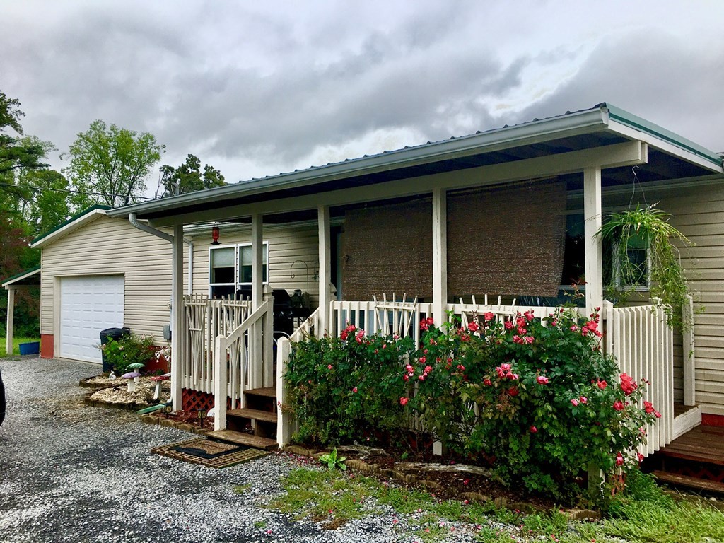 586 Old Stage Road Dandridge, TN 37725 - Photo 4 of 11 a house with a flower garden in front of it