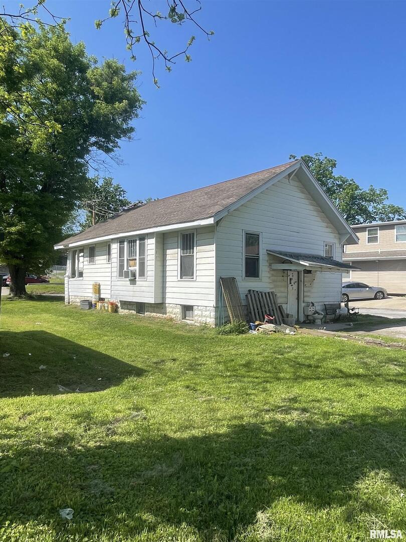 306 West Cherry Street Carbondale, IL 62901 - Photo 6 of 6 a front view of house with yard and green space