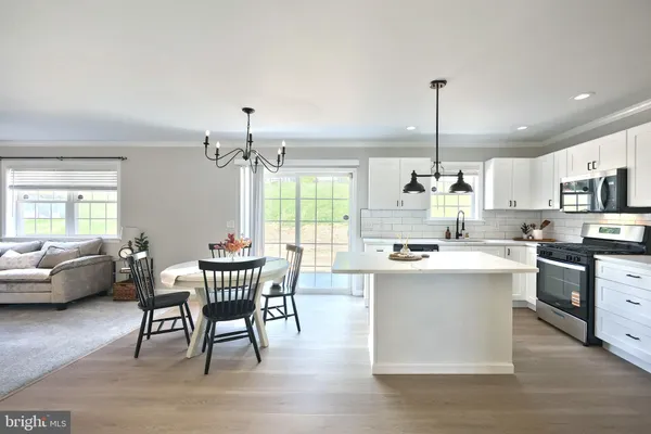 $429,900 | 530 Silver Maple Court, Mount Wolf, PA 17347