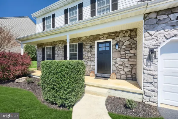 $429,900 | 530 Silver Maple Court, Mount Wolf, PA 17347