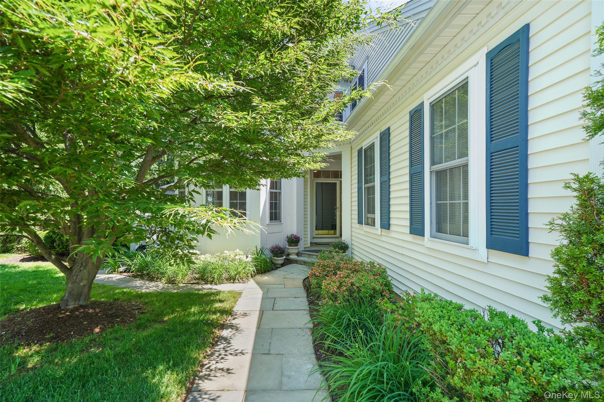 2 Heirloom Court Rye Brook, NY 10573 - Photo 2 of 37 Front