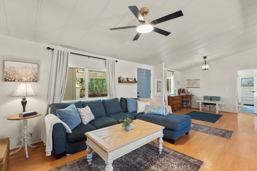 24835 Split Rail Road Wildomar, CA 92595 - Photo 10 of 36 Versatile floor color!