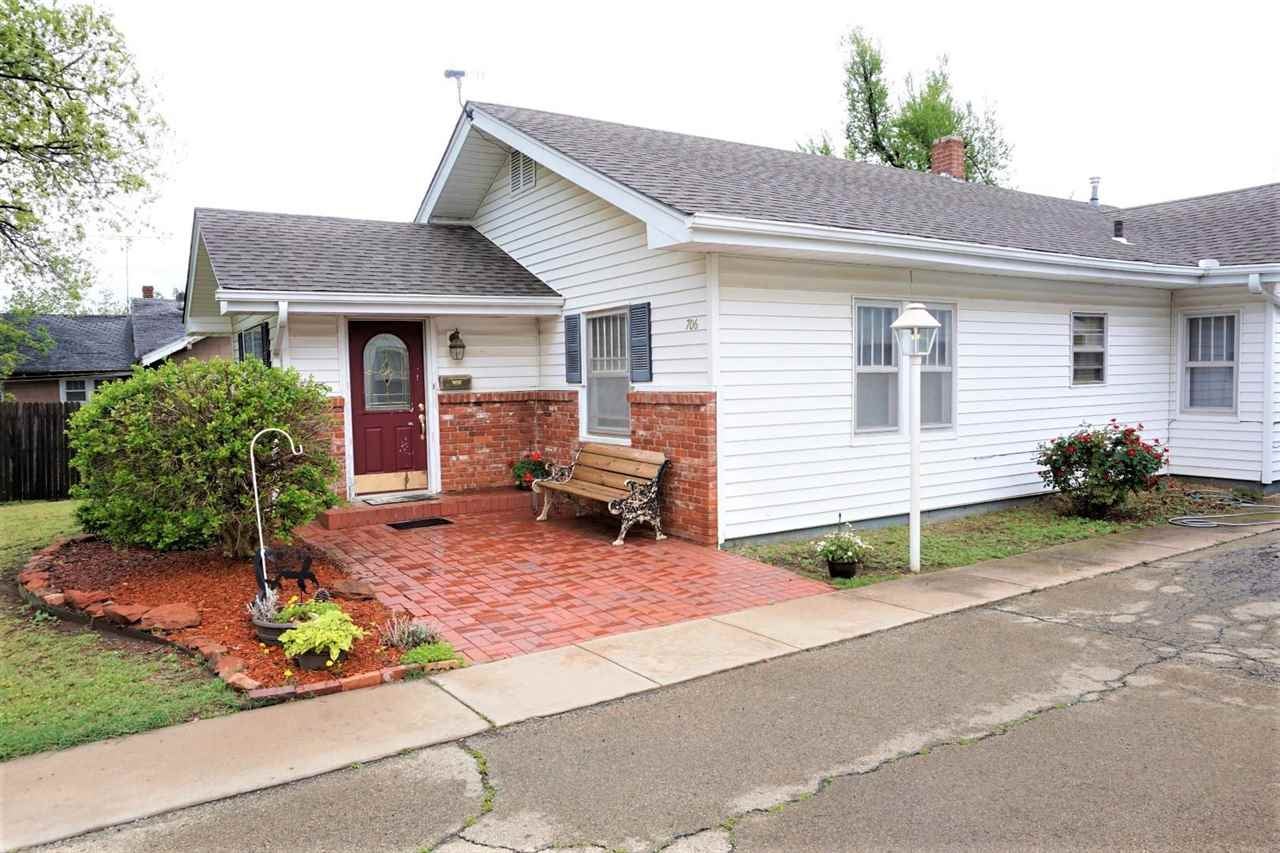 706 Locust Street Perry, OK 73077 - Photo 2 of 28 Gallery Image 2