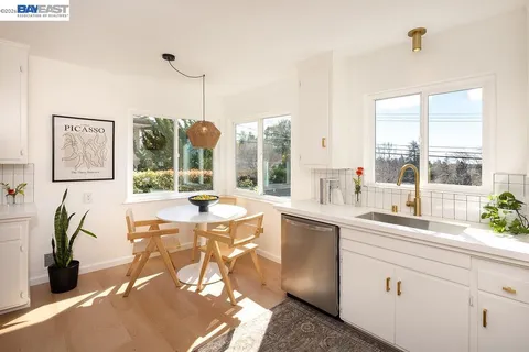 $1,060,000 | 3175 Revere Avenue, Oakland, CA 94605