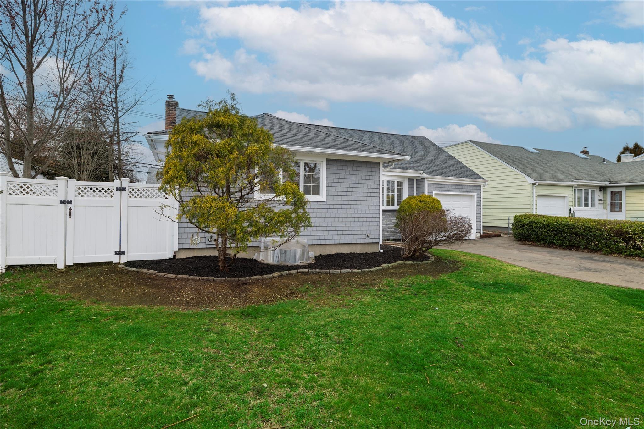 485 Farm Ranch Road West Bethpage, NY 11714 - Photo 3 of 26 New Garage Door, Newer Roof, Fenced in Backyard