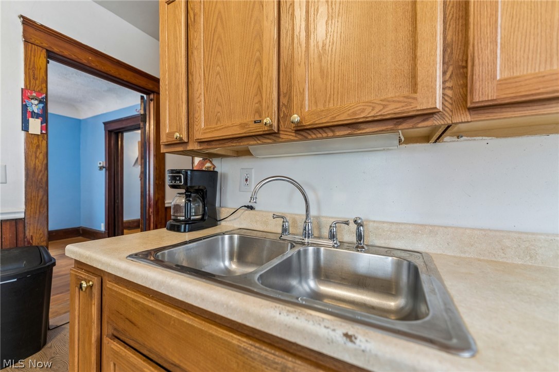 3713 Library Avenue Cleveland, OH 44109 - Photo 11 of 49