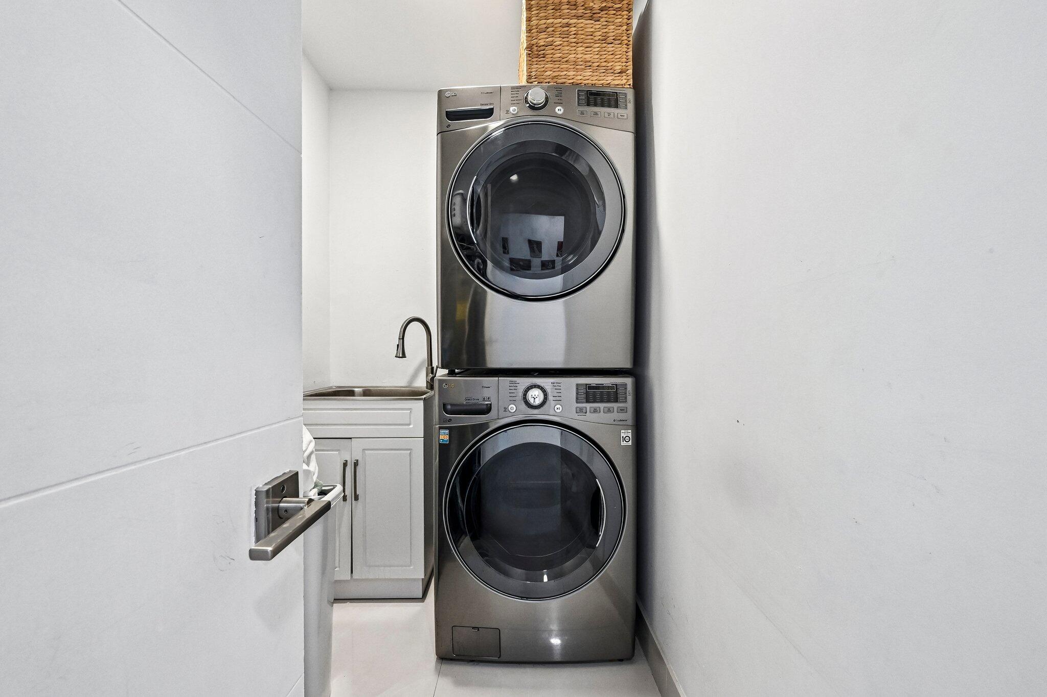 2940 Northeast 39th Court Lighthouse Point, FL 33064 - Photo 22 of 42 a utility room with dryer and washer
