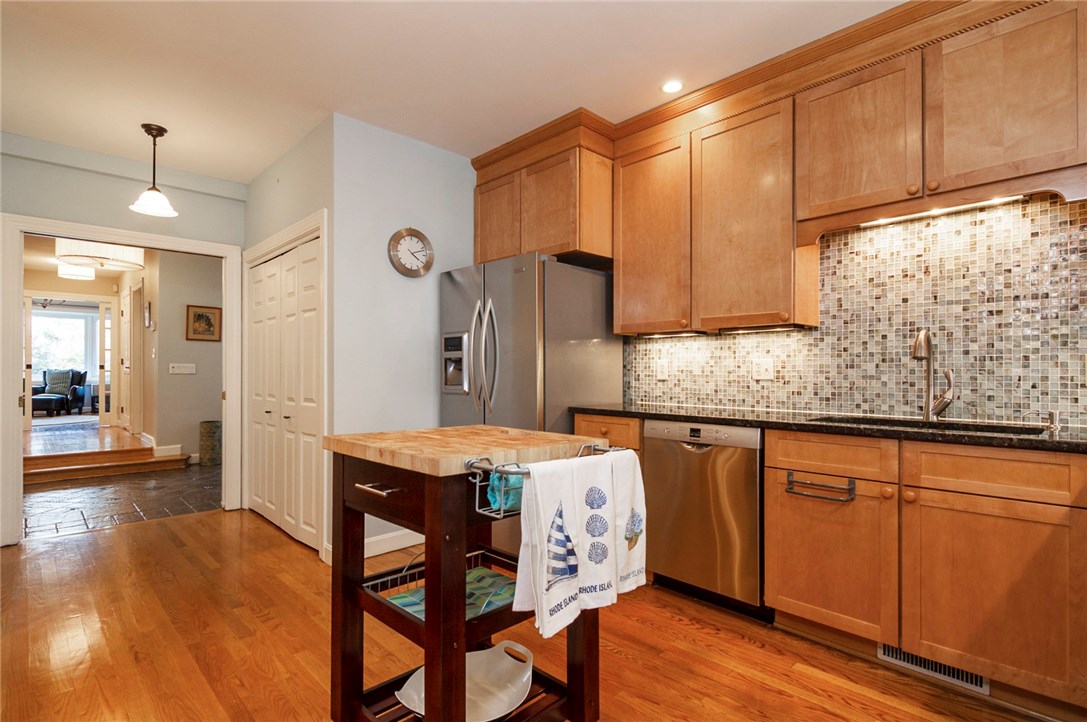 245 Country View Drive Warwick, RI 02886 - Photo 8 of 27