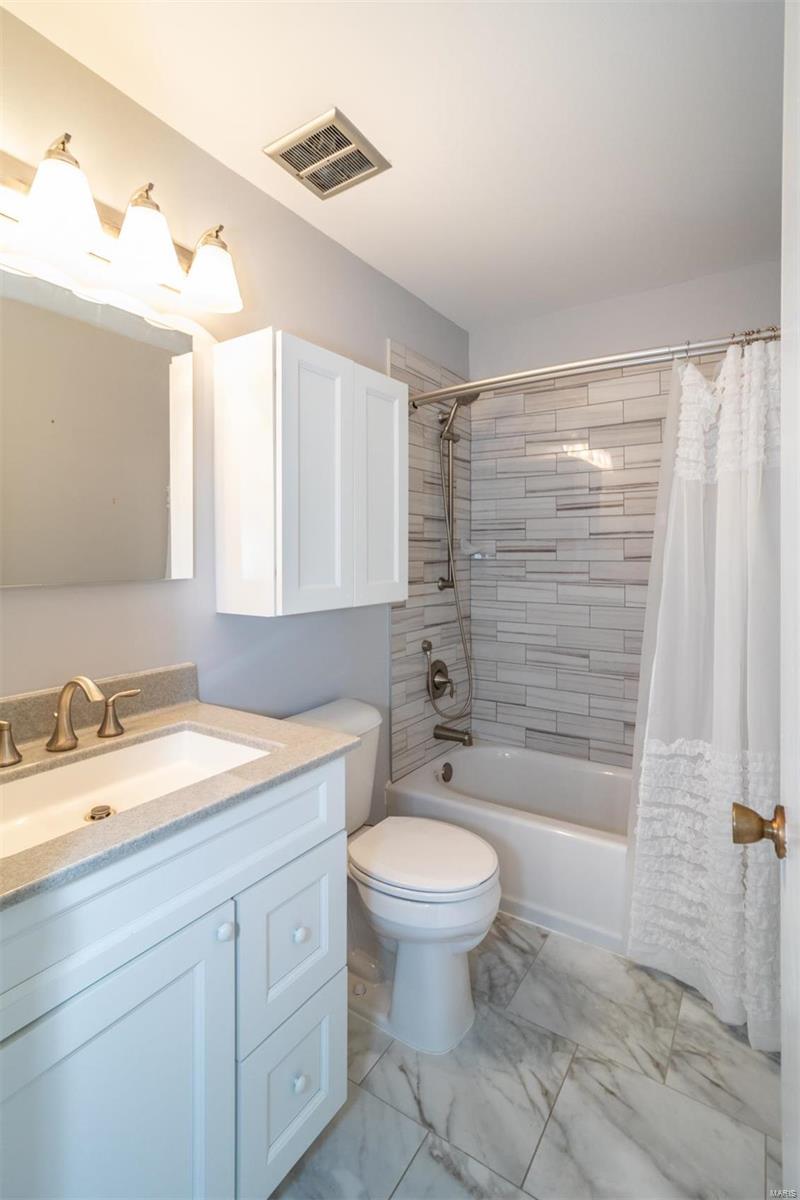 687 Walnut Point Court Ballwin, MO 63021 - Photo 13 of 19 Gallery Image 13