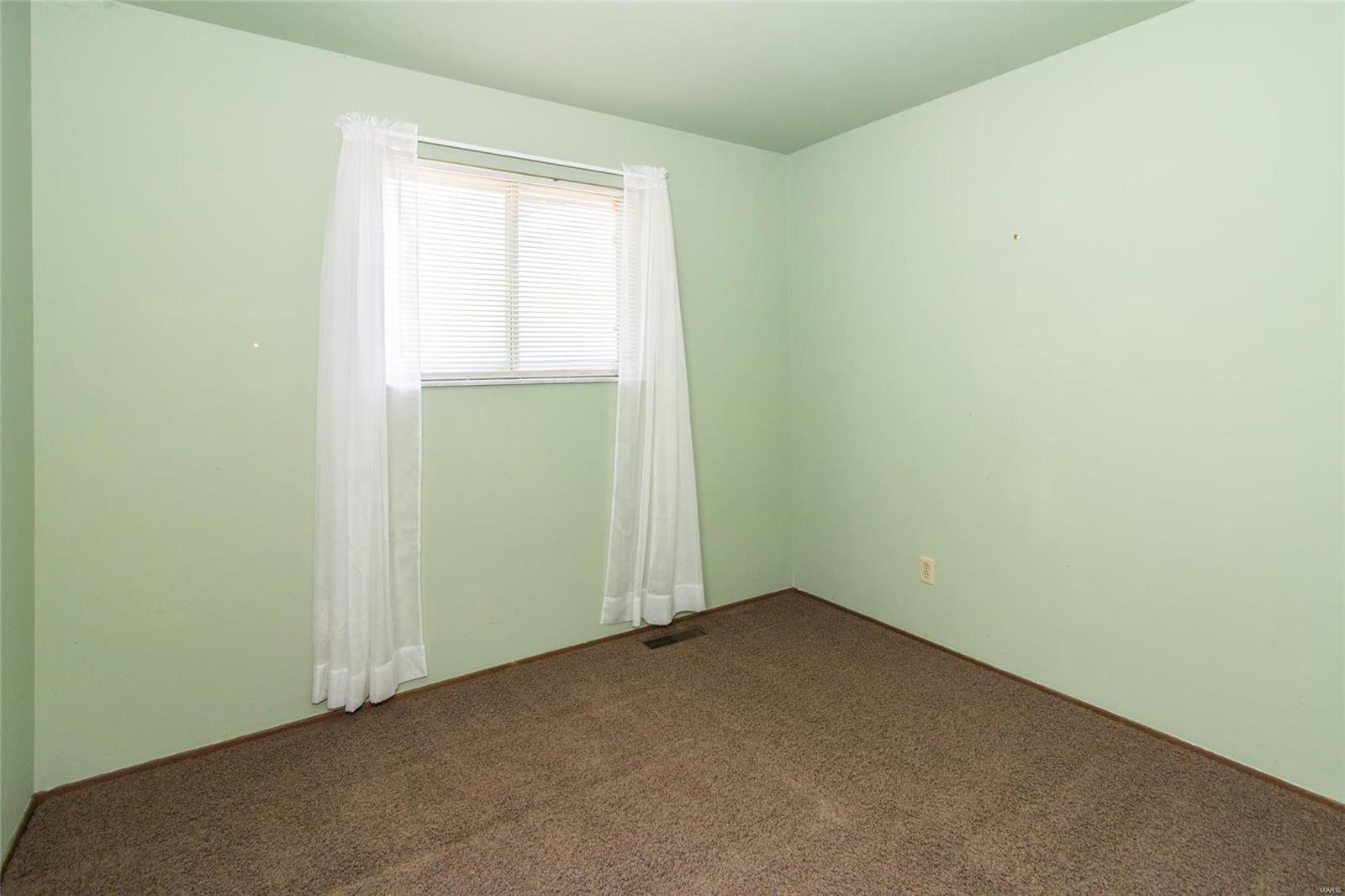 687 Walnut Point Court Ballwin, MO 63021 - Photo 14 of 19 Gallery Image 14
