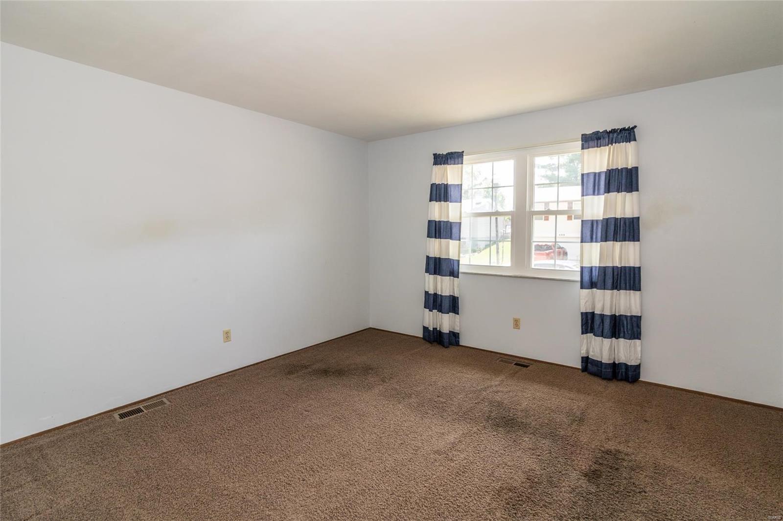687 Walnut Point Court Ballwin, MO 63021 - Photo 9 of 19 Gallery Image 9