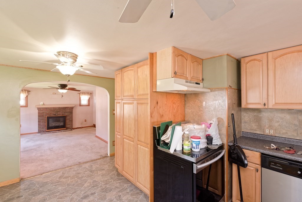 30 Warren Road Auburn, MA 01501 - Photo 8 of 23 Gallery Image 8