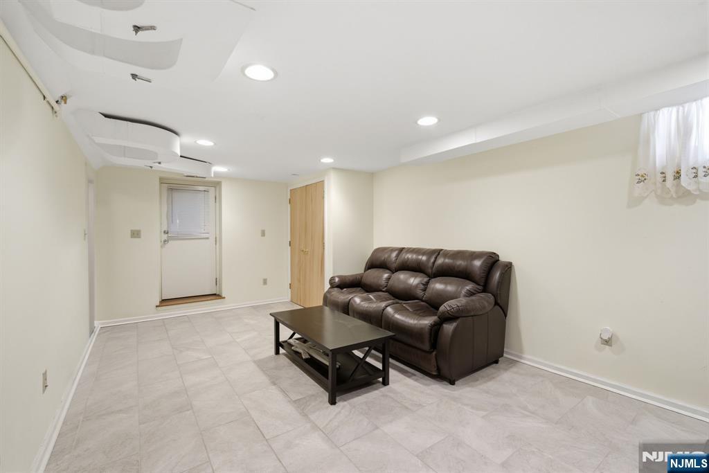 46 Oakley Terrace Nutley, NJ 07110 - Photo 22 of 27