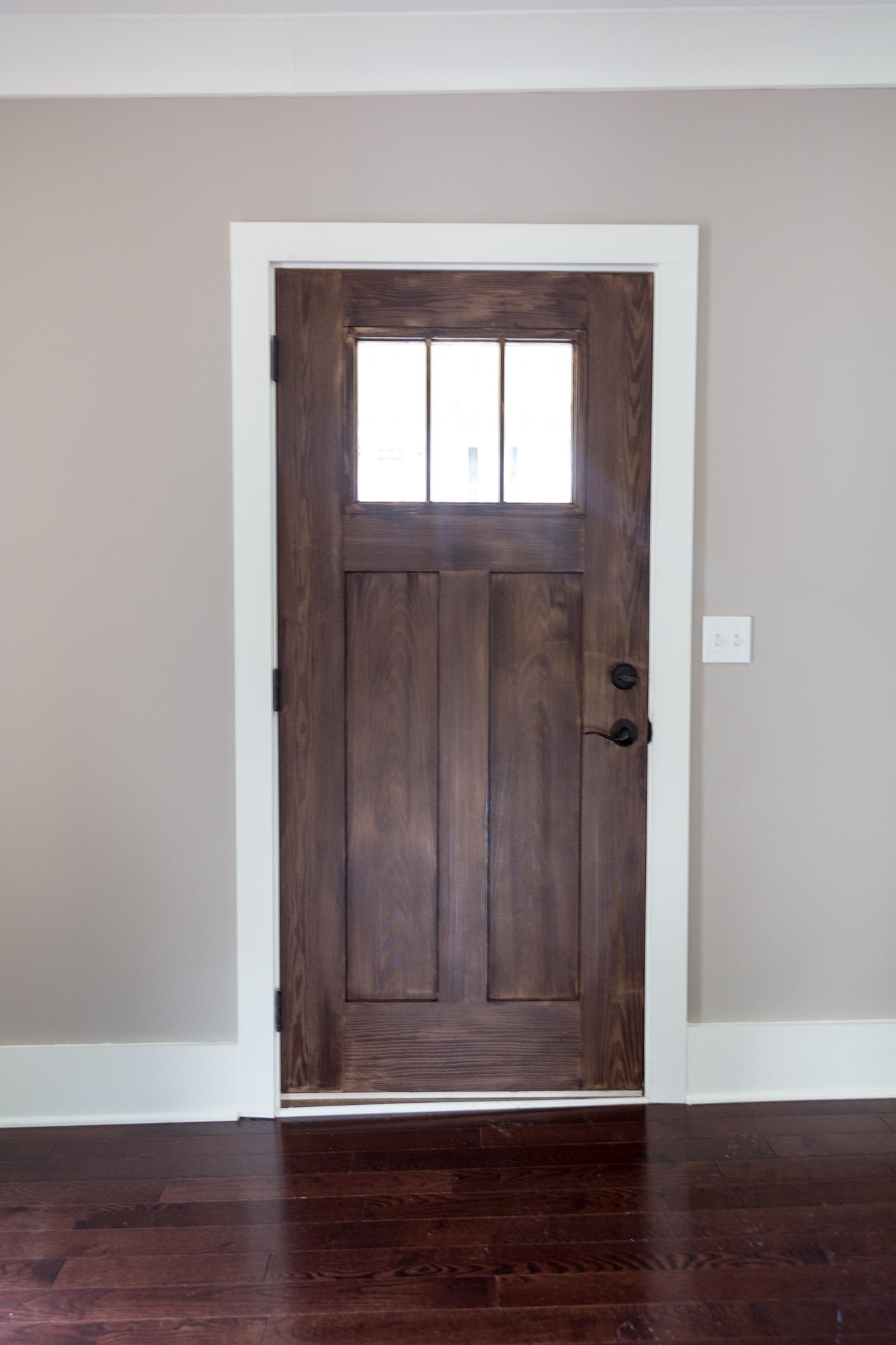 522 Lytle Street Chattanooga, TN 37405 - Photo 2 of 52 Entrance to Living Room