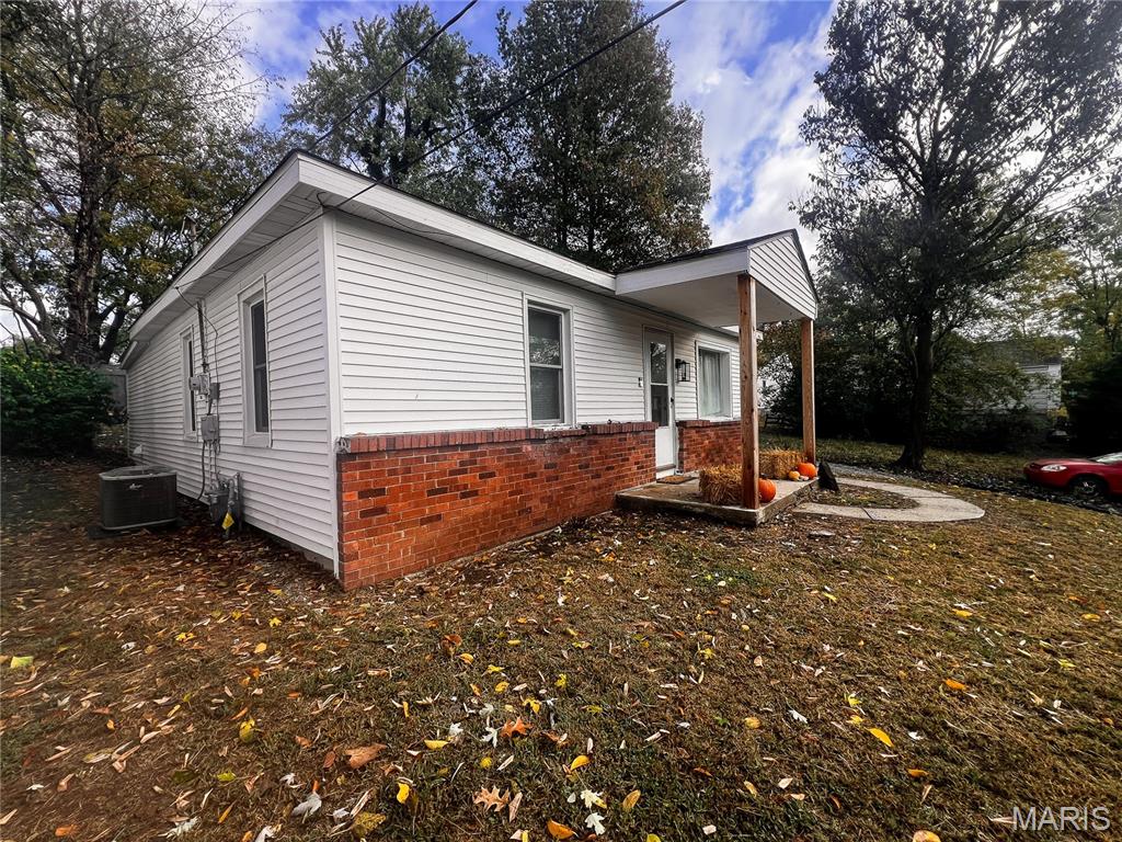 704 Royal Avenue Mount Vernon, IL 62864 - Photo 2 of 17