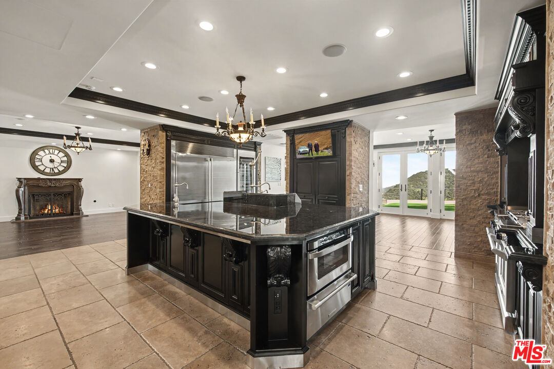 12608 Promontory Road Los Angeles, CA 90049 - Photo 12 of 59