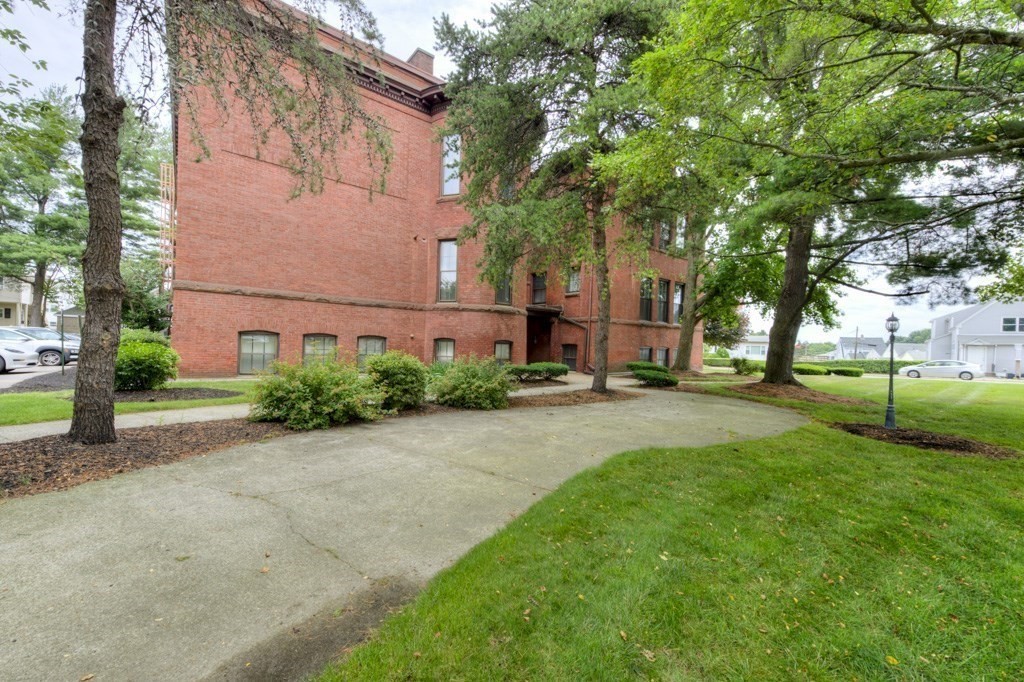 321 Plantation Street, Unit 102 Worcester, MA 01604 - Photo 34 of 35