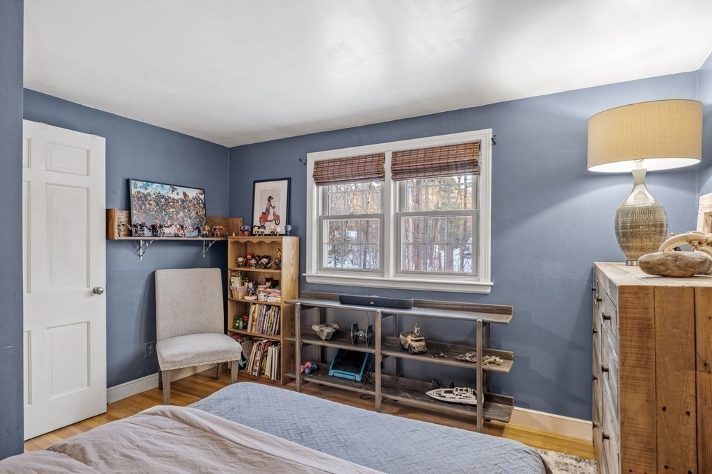 6 Oxford Road Hampstead, NH 03841 - Photo 19 of 32 a bedroom with furniture and a window