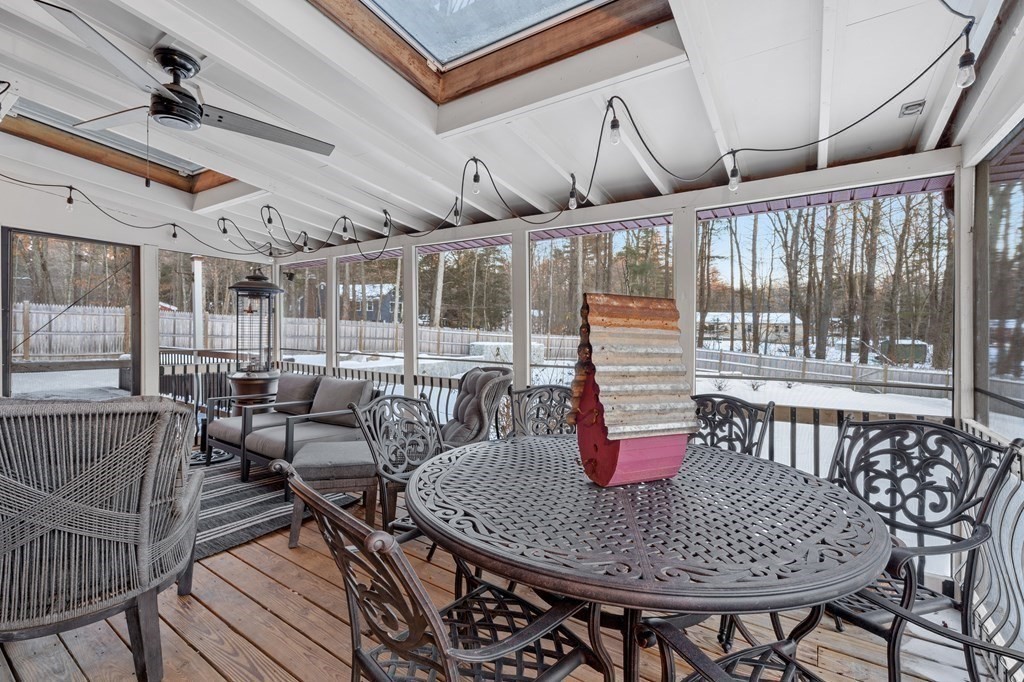 6 Oxford Road Hampstead, NH 03841 - Photo 27 of 32 a dining room with furniture