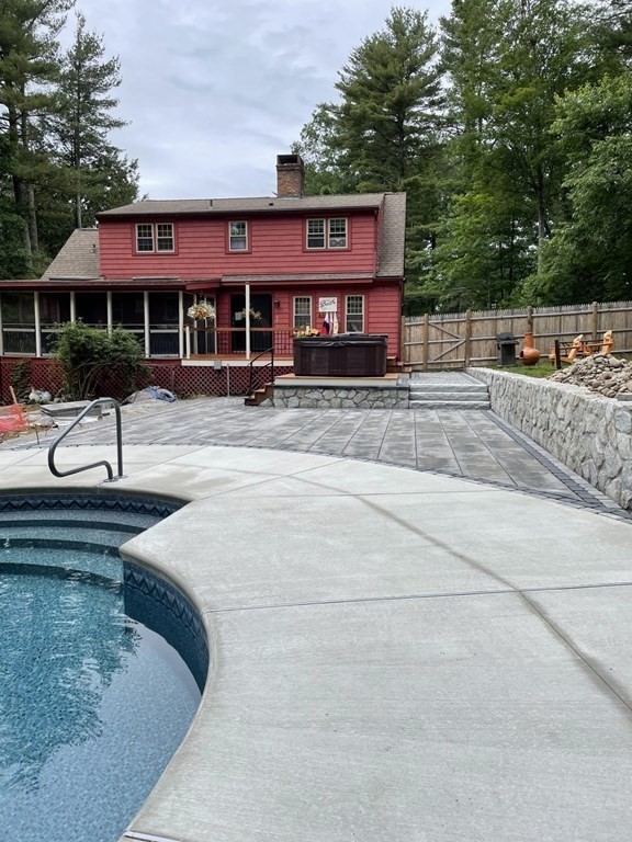 6 Oxford Road Hampstead, NH 03841 - Photo 28 of 32 a view of a house with a patio