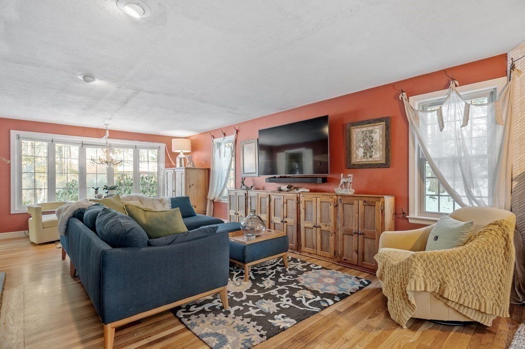 6 Oxford Road Hampstead, NH 03841 - Photo 3 of 32 a living room with furniture and a flat screen tv