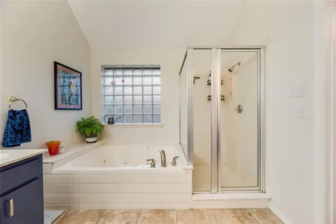 a view of a livingroom with hardwood floor and a ceiling fan