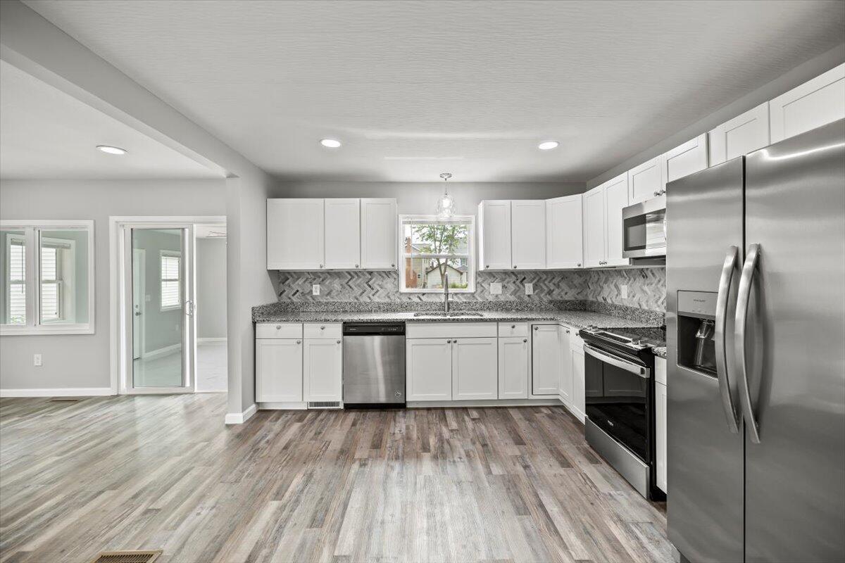 656 Salisbury Road Columbus, OH 43204 - Photo 8 of 31 09-Kitchen