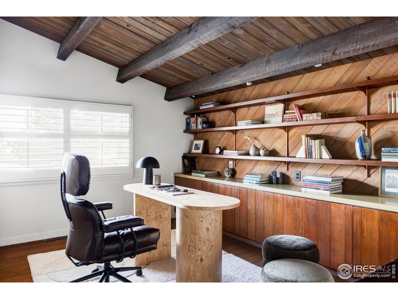 705 Willowbrook Road Boulder, CO 80302 - Photo 23 of 34 a work place with table and chairs