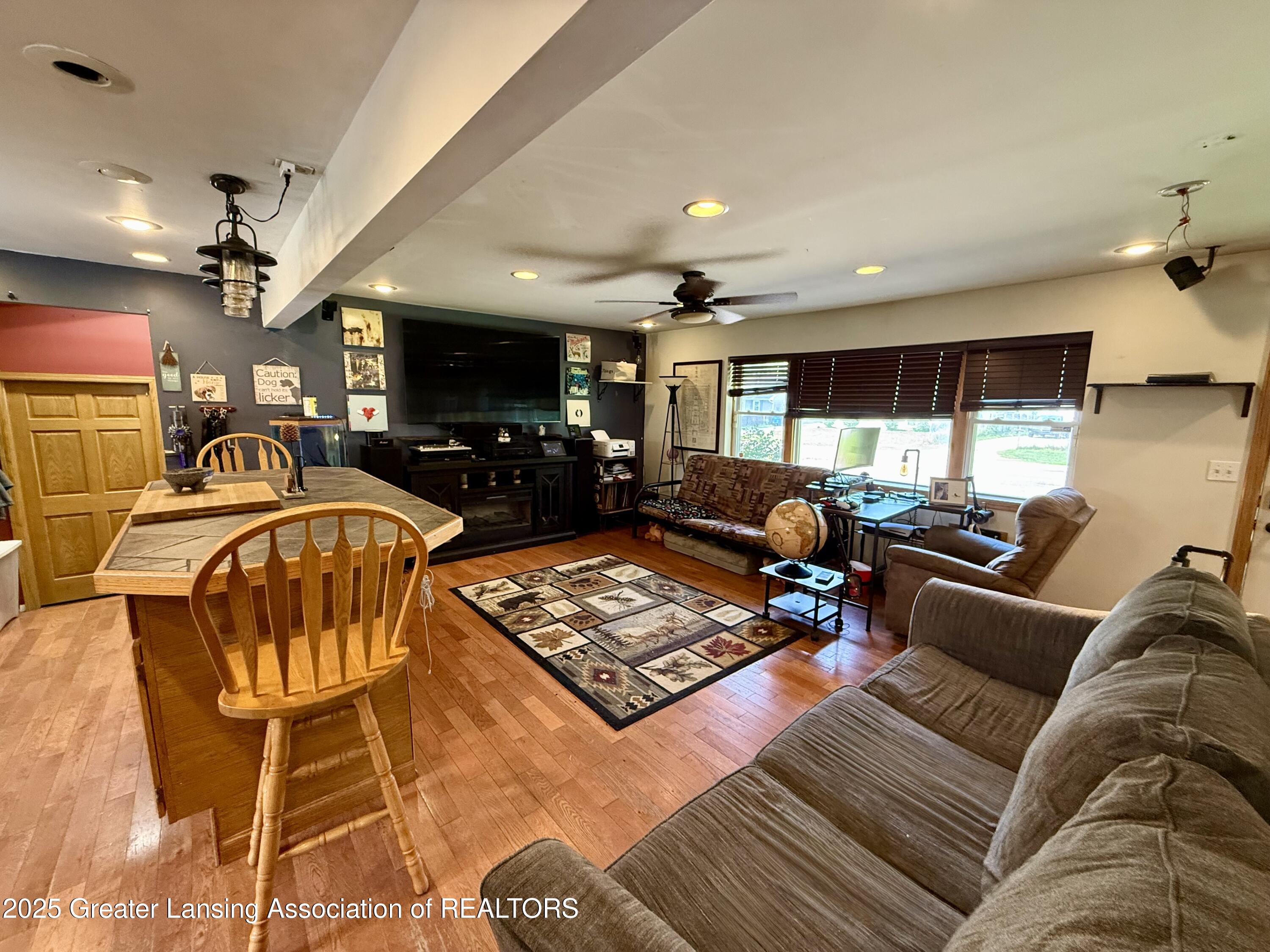 5927 Hughes Road Lansing, MI 48911 - Photo 5 of 32 IMG_4261