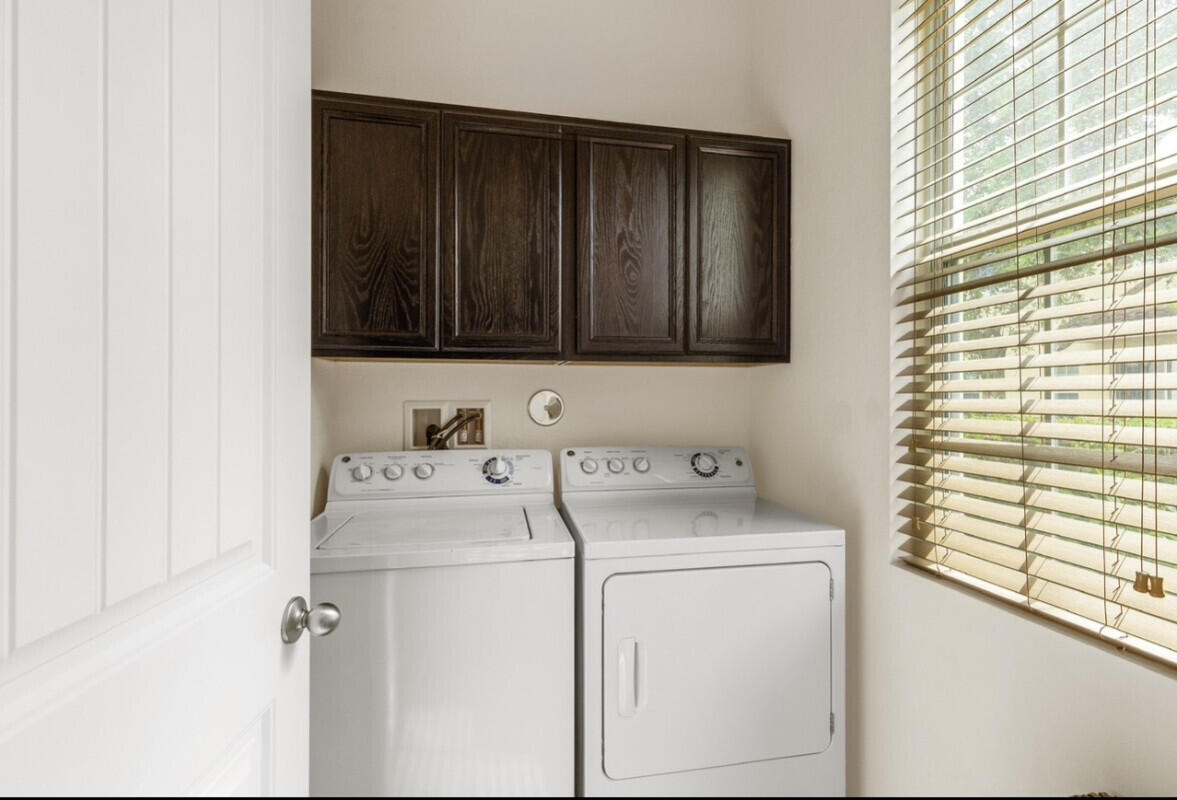 468 Francesca Ridge Road Boynton Beach, FL 33435 - Photo 9 of 11 a utility room with dryer and washer