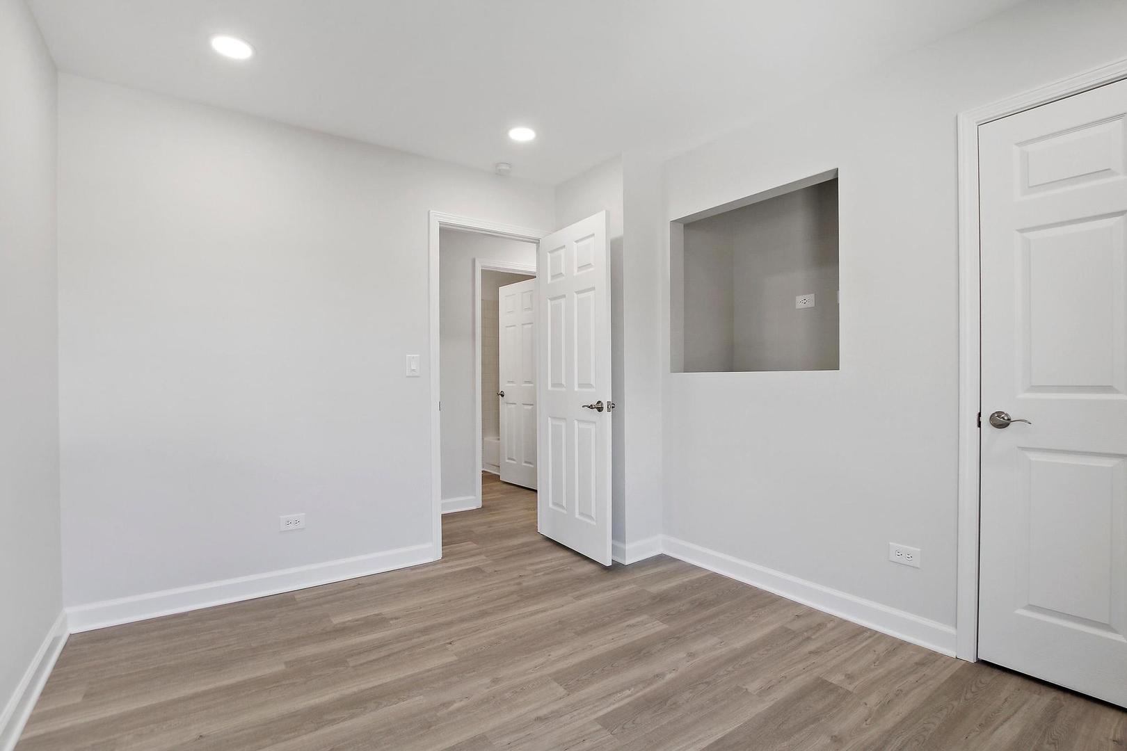 126 West Golf Road, Unit C Libertyville, IL 60048 - Photo 13 of 21 a view of an empty room with wooden floor