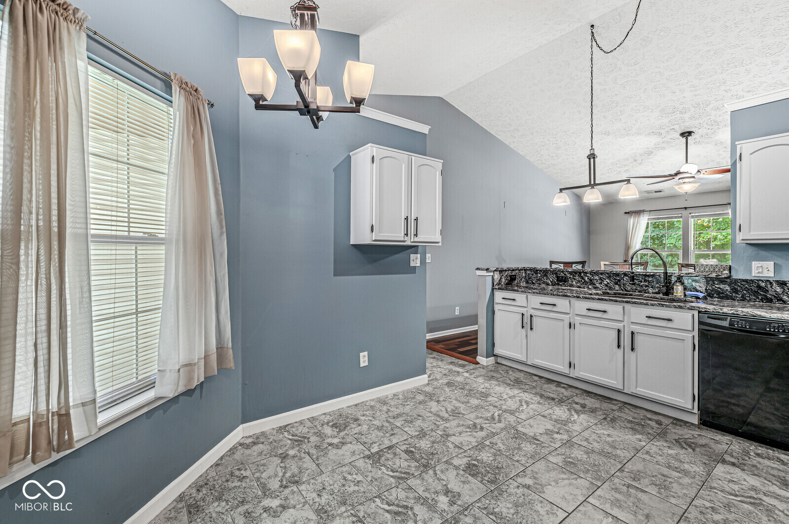 5616 Decatur Ridge Drive Indianapolis, IN 46221 - Photo 8 of 27