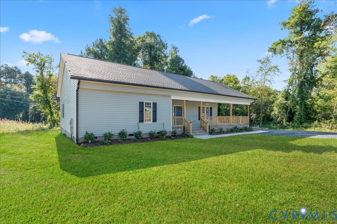 7 Trices Lake Road Columbia, VA 23038 - Photo 4 of 44 a view of a house with a backyard