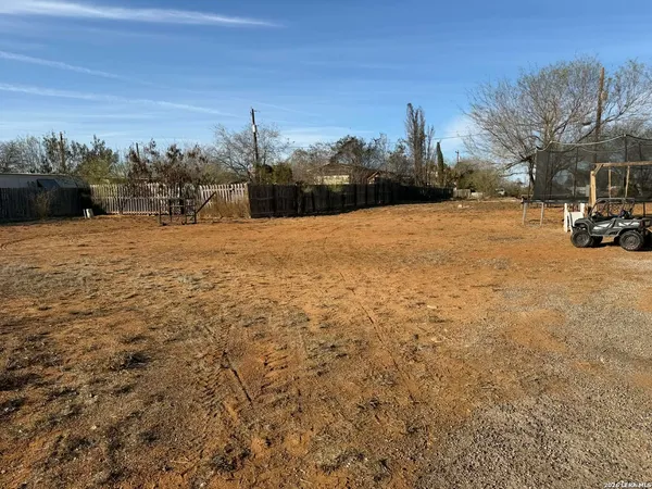 $40,000 | 404 East Hugo Street, Dilley, TX 78017