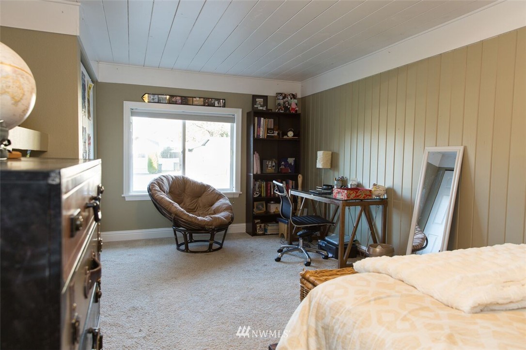 8916 217th Street Southwest Edmonds, WA 98026 - Photo 18 of 24 Gallery Image 18