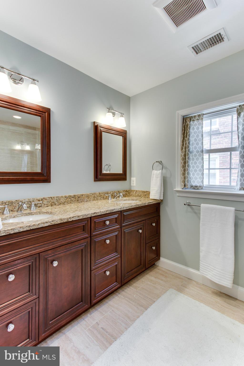 9618 Evergreen Street Silver Spring, MD 20901 - Photo 21 of 30 Bath (Master)