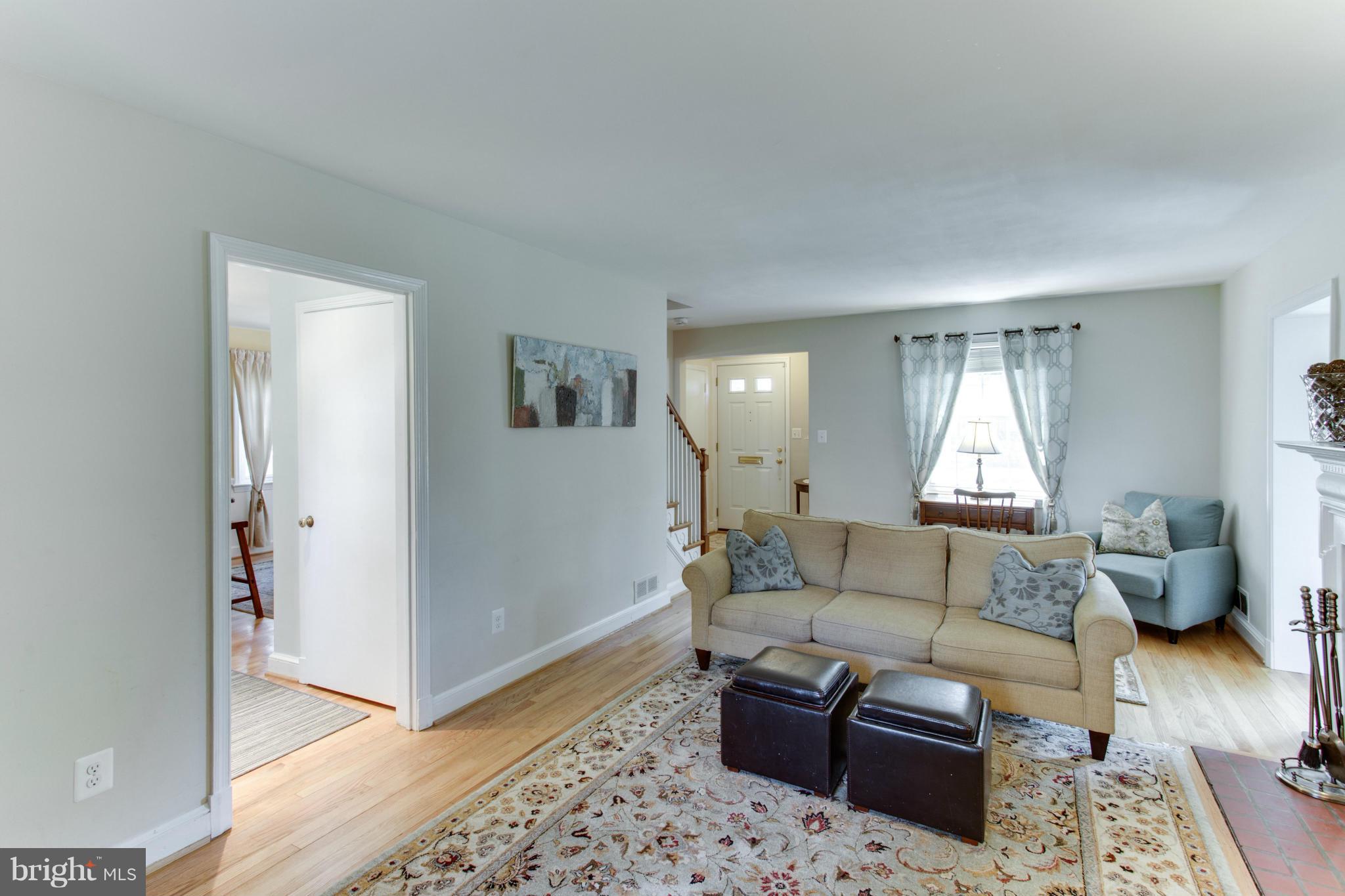 9618 Evergreen Street Silver Spring, MD 20901 - Photo 10 of 30 Living Room