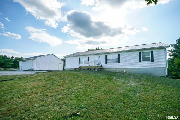 $252,500 | 297 Macallen Lake Road, Carlock, IL 61725