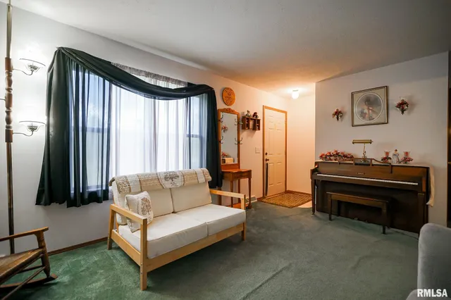 $264,900 | 297 Macallen Lake Road, Carlock, IL 61725