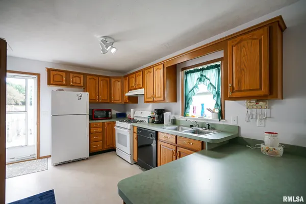 $252,500 | 297 Macallen Lake Road, Carlock, IL 61725