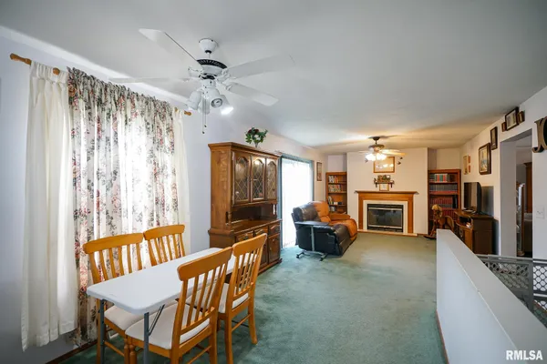 $252,500 | 297 Macallen Lake Road, Carlock, IL 61725