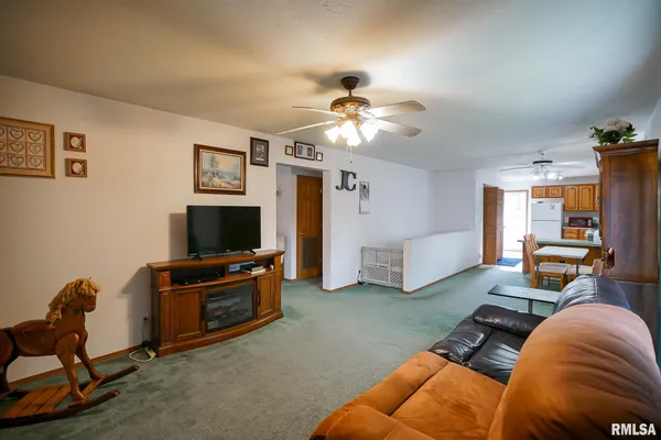 $252,500 | 297 Macallen Lake Road, Carlock, IL 61725