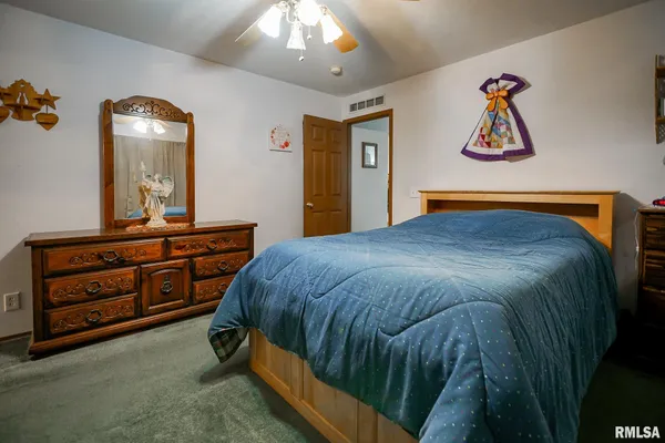 $252,500 | 297 Macallen Lake Road, Carlock, IL 61725