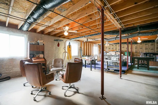 $264,900 | 297 Macallen Lake Road, Carlock, IL 61725