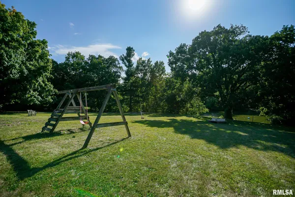 $252,500 | 297 Macallen Lake Road, Carlock, IL 61725